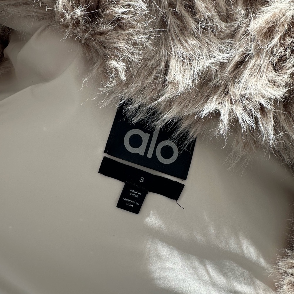 Alo Opulent Faux Fur Vest - Picture 6 of 6